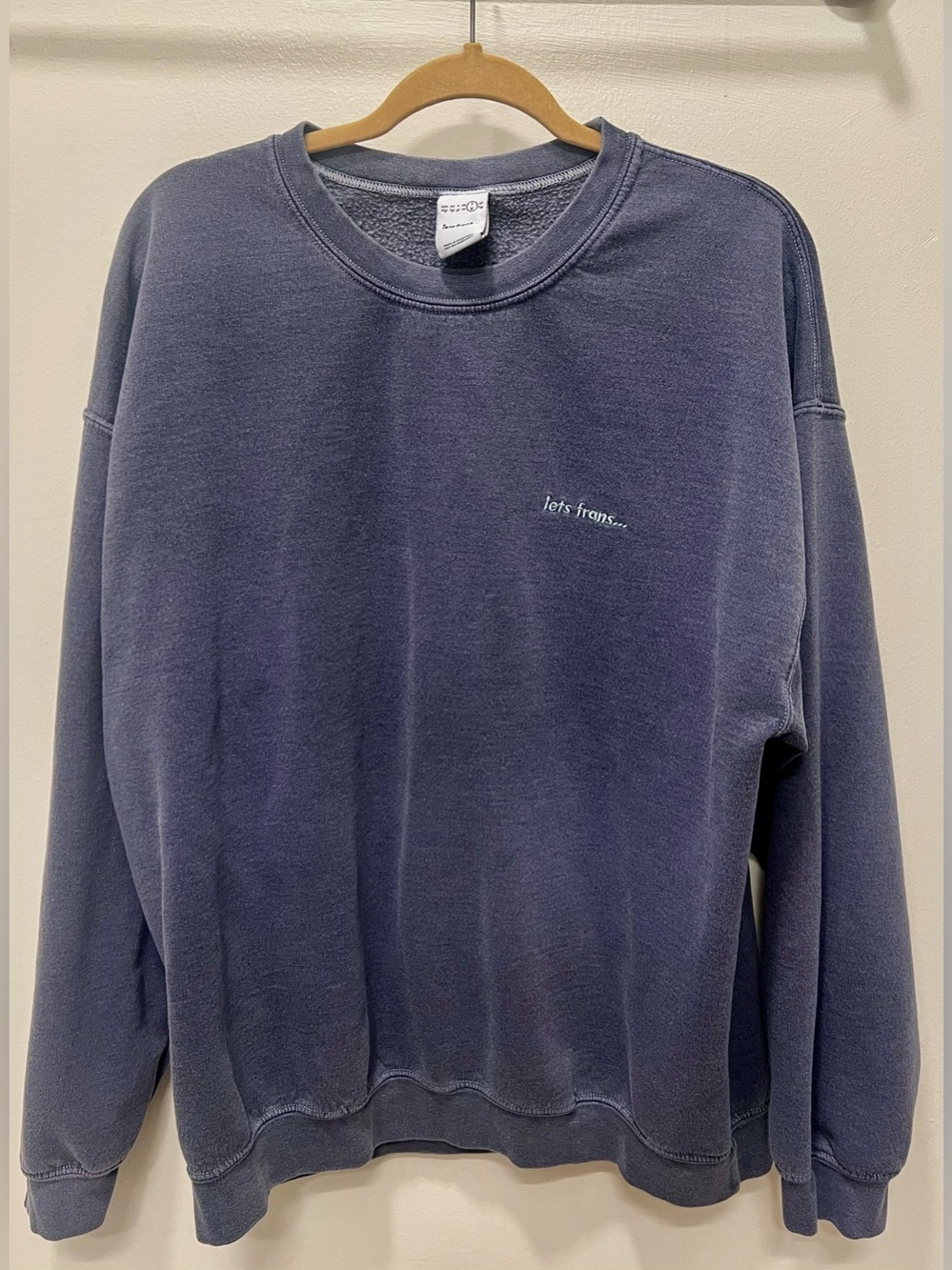 Vintage-Style Blue Gray Crewneck Sweatshirt - iets frans